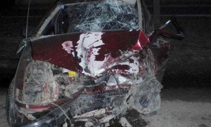 Avtomobil yol ayrıcına çırpılıb: 1 ölü, 5 yaralı