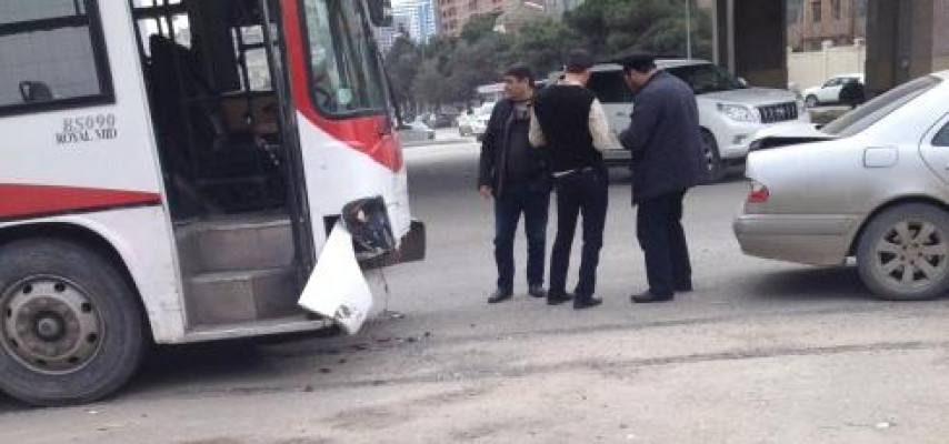 Avtobus «Mersedes»i vurub əzdi