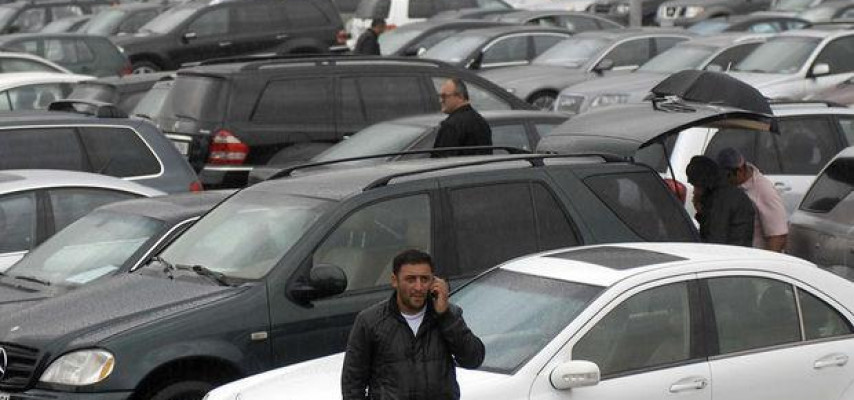 Saxta dollarla maşın alanlar saxlanılıb