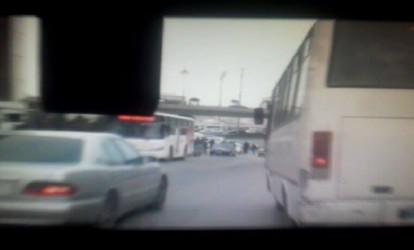 Avtobuslar qayda pozur, yol polisi minik maşınlarını saxlayır