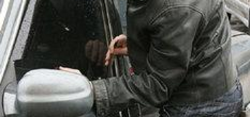 Avtomobillərdən oğurluq edənlər yaxalandı