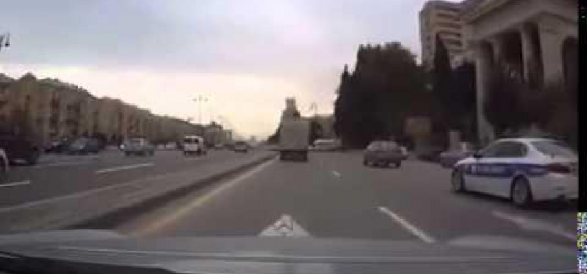 Bakıda yol polisinin kobud qayda pozuntusu