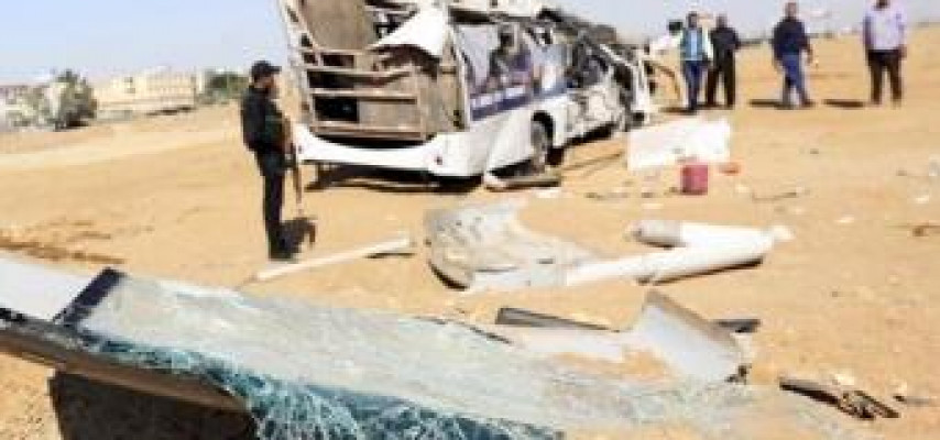 Məktəb avtobusu qatarla toqquşdu: 7 ölü