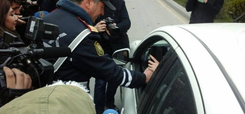 Yol polisi bu gün ancaq xanım sürücüləri saxladı