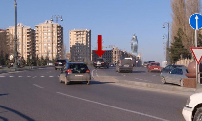 Bakıda yol-hərəkət qaydalarını belə pozurlar
