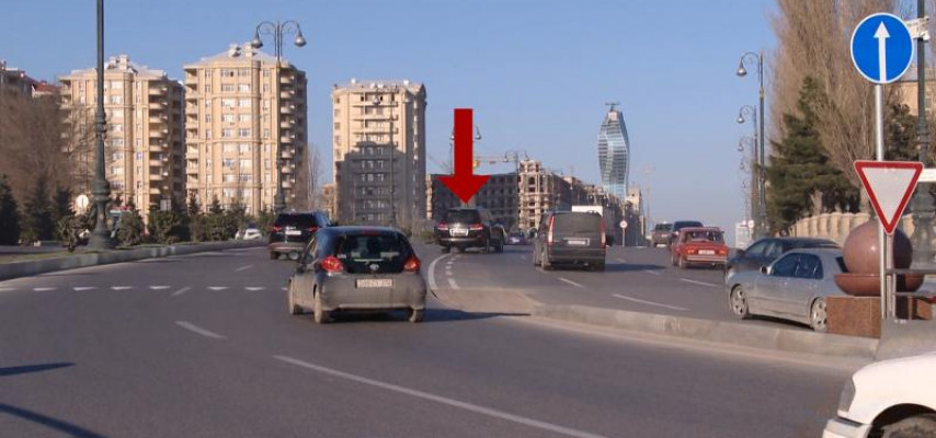 Bakıda yol-hərəkət qaydalarını belə pozurlar