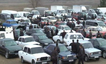 «Qanlı göl»dəki maşın bazarı qan «ağlayır»; alver dayanıb