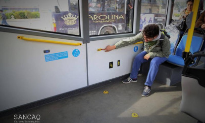 Yeni avtobusları sökdülər; əllilər üçün oturacaqları kəsiblər