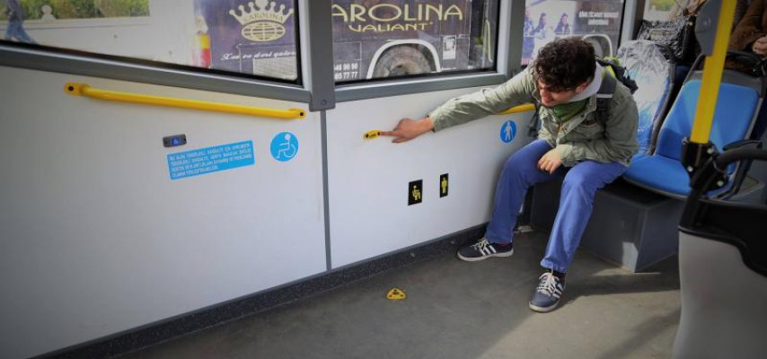Yeni avtobusları sökdülər; əllilər üçün oturacaqları kəsiblər