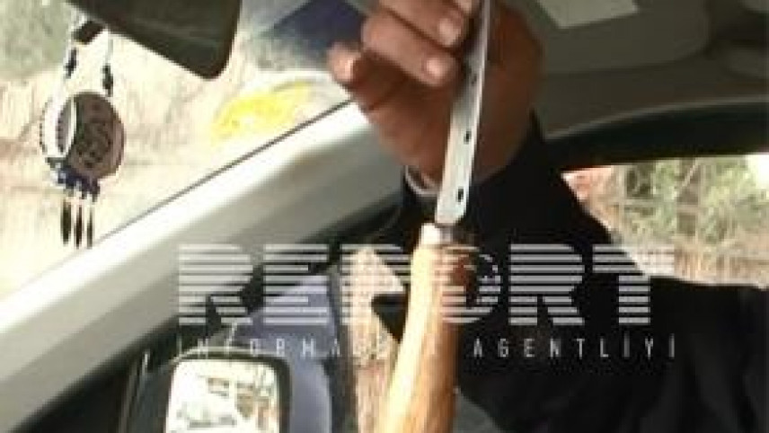 Sürücü yol polislərinə bıçaq çəkdi