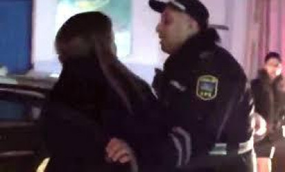 Yol polisindən sərxoş halda maşın sürən xanımlara sərt xəbərdarlıq