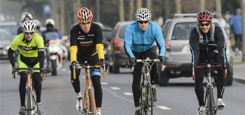 Dövlət katibi velosiped sürdü