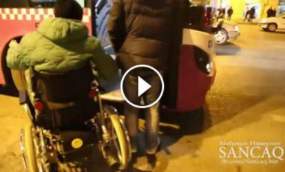 Bakıda avtobusa minmək istəyən əlili qapıdan qovdular
