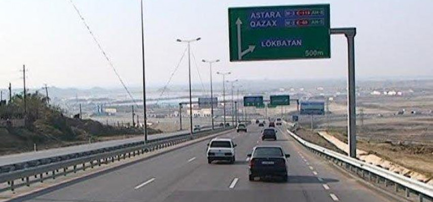 Bakıda təmir adı ilə sürücüləri «soyurlar» - yoldan keçəndən pul alırlar