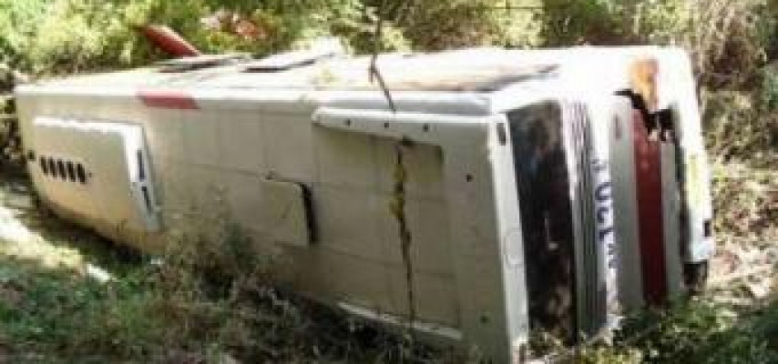 Avtobusun kanala aşması nəticəsində 35 nəfər ölüb