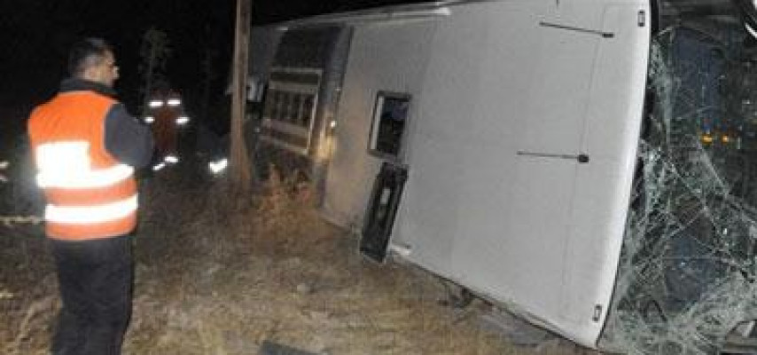 Avtobus qəzasında 16 nəfər öldü
