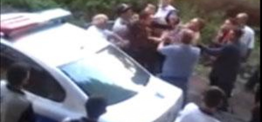 Polis əməkdaşı qəza törətdi:1 nəfər öldü