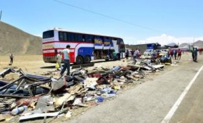 Avtobus dərəyə yuvarlandı: 19 ölü, 25 yaralı