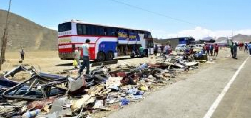 Avtobus dərəyə yuvarlandı: 19 ölü, 25 yaralı