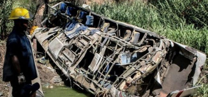 Peruda avtobus qəzası: 21 ölü, 38 yaralı