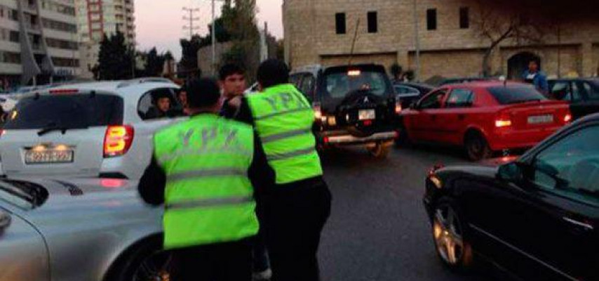 Bakıda yol polisi təpikləndi