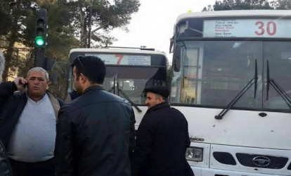 Sərnişin avtobusları bir-birinə çırpıldı