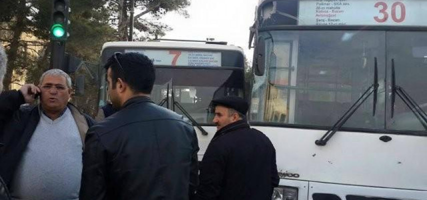 Sərnişin avtobusları bir-birinə çırpıldı