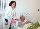 Təcili yardımın həkim və sürücüsünü bıçaqladılar