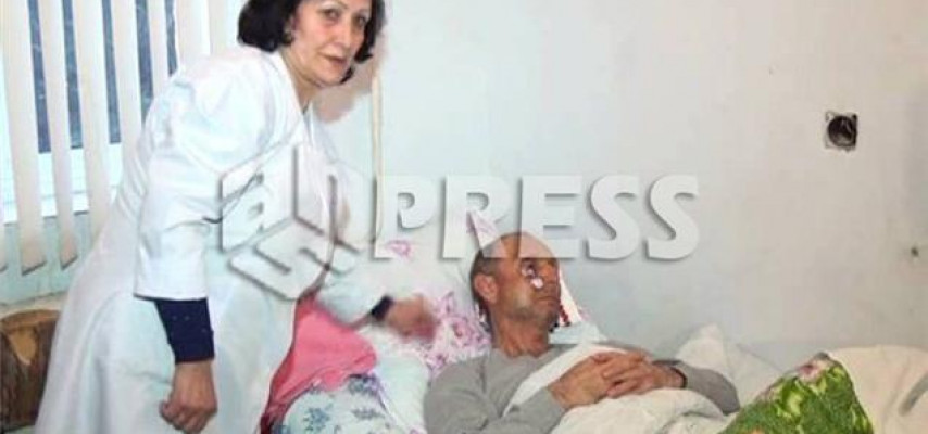 Təcili yardımın həkim və sürücüsünü bıçaqladılar