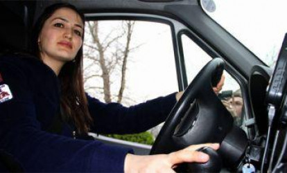 “Sürücülük yalnız kişi işidir” fikri ilə razılaşmayan xanım
