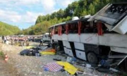 Şagirdləri daşıyan avtobuslar toqquşdu: 4 ölü, 11 yaralı