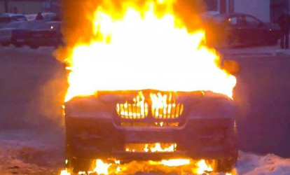 Bakıda “BMW” yandı
