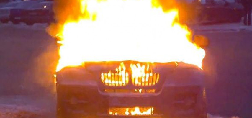 Bakıda “BMW” yandı