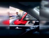İki qatarın arasında yol getdi, çox təhlükəli