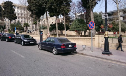 Bakıda biabırçılıq; maşınlar həm dayana bilər, həm də cərimələnər
