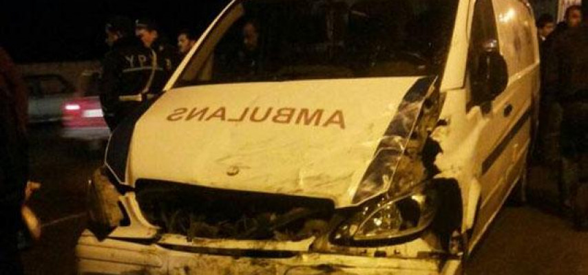 Qəza yerindən yaralı aparan təcili yardım maşını qəza törətdi - 4 yaralı