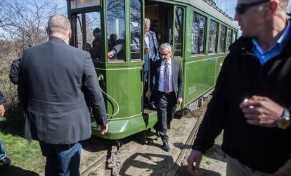 Prezidenti gəzdirən tramvay relsdən çıxdı