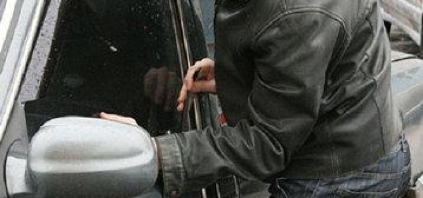 Qonşusunun avtomobilini oğurlayanı tutdular