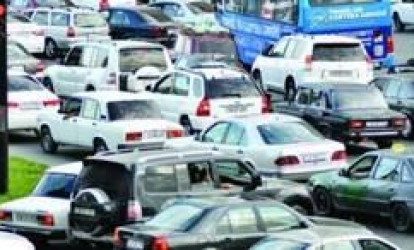 Bakının bəzi yollarında nəqliyyatın sıxlığı müşahidə olunur