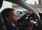 Azyaşlı uşaqlara maşın verib ölümə göndərən valideynlər