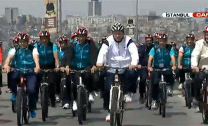 Prezident velosiped sürdü