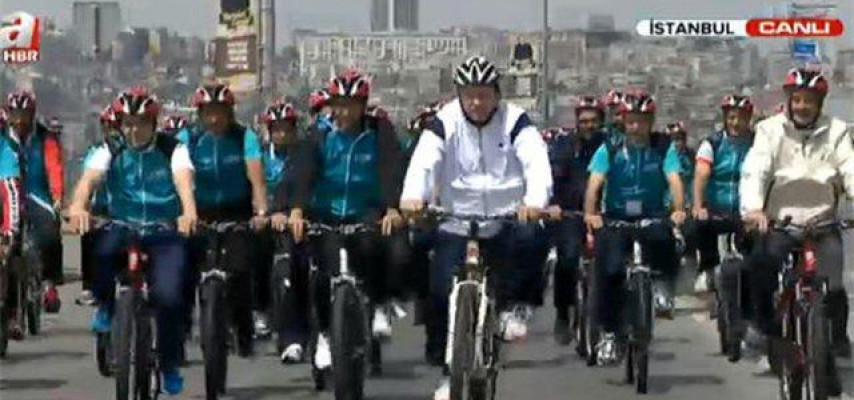 Prezident velosiped sürdü