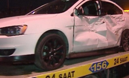 «Renault»dan yola lövhə düşdü; «Prado» aşdı