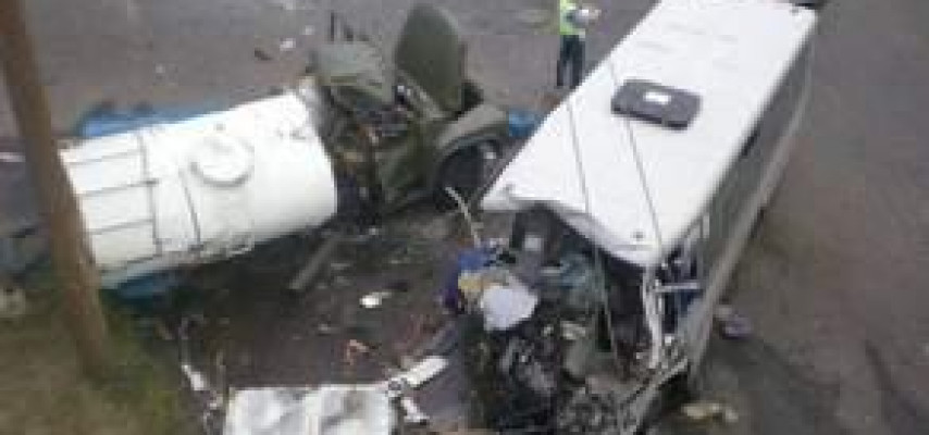 Avtobus avtosisternlə toqquşub: 50 yaralı