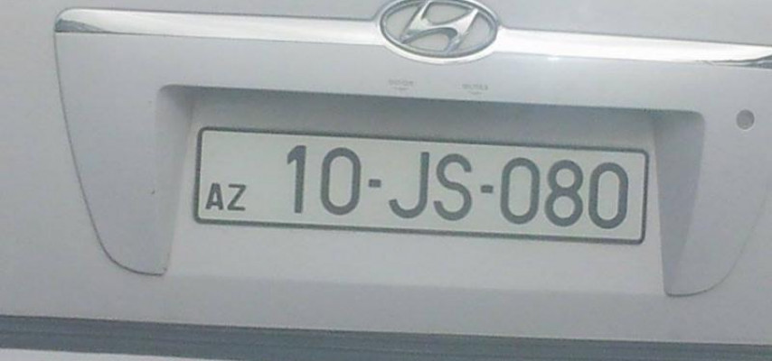 Azərbaycan bayrağına hörmətsizlik edən sürücü – FOTO
