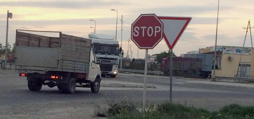 Azərbaycanda DYP-nin «şedevr» yol nişanı
