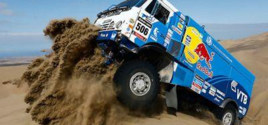 "Kamaz" 22 metr havada uçdu
