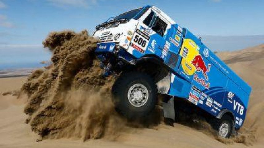 "Kamaz" 22 metr havada uçdu