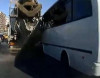 Avtobus betonqarışdıran maşına belı çırpıldı - QƏZADAN VİDEO