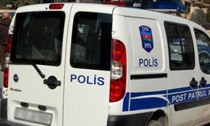Bakıda polis maşını qəzaya düşdü